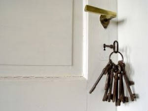 door_iron_keys_230034_l.jpg